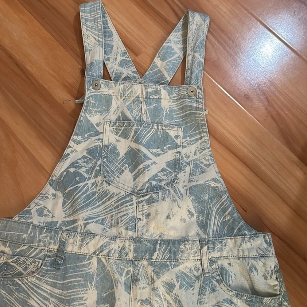 The Children’s place overall shorts. New. Size 16